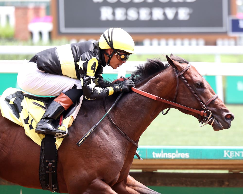 Dazzle d'Oro winning at Churchill Downs