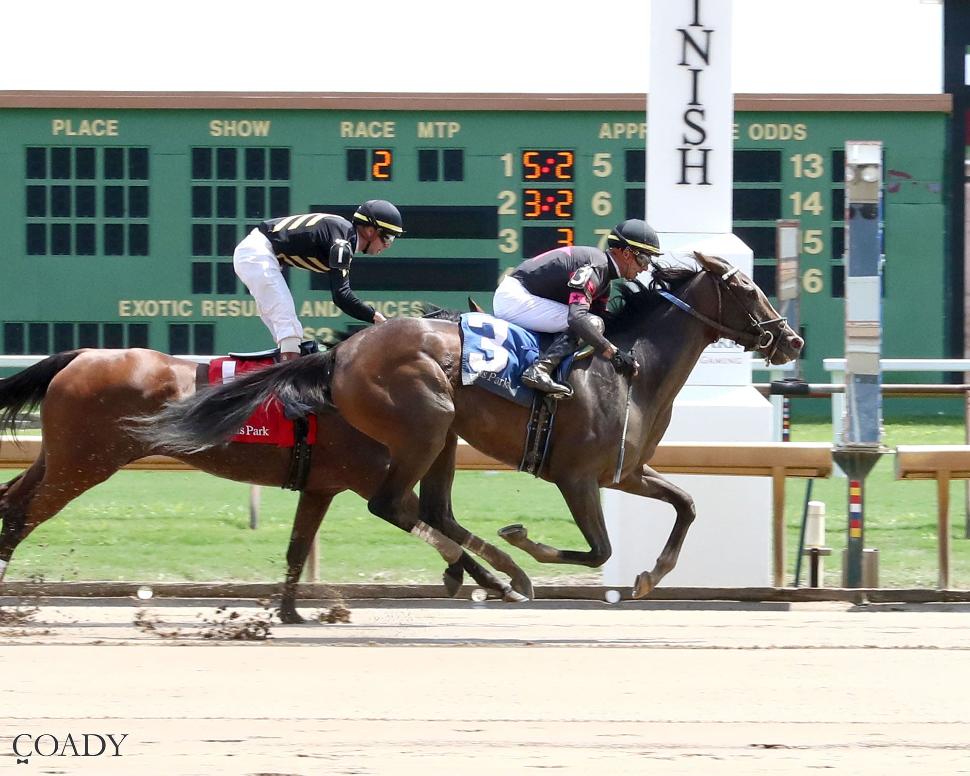 Flash Wear winning at Ellis Park